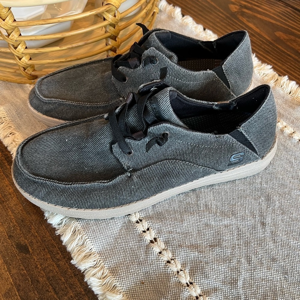 Skechers Men's gray/brown Casual Shoes, size 9, memory foam, air cooled, EUC